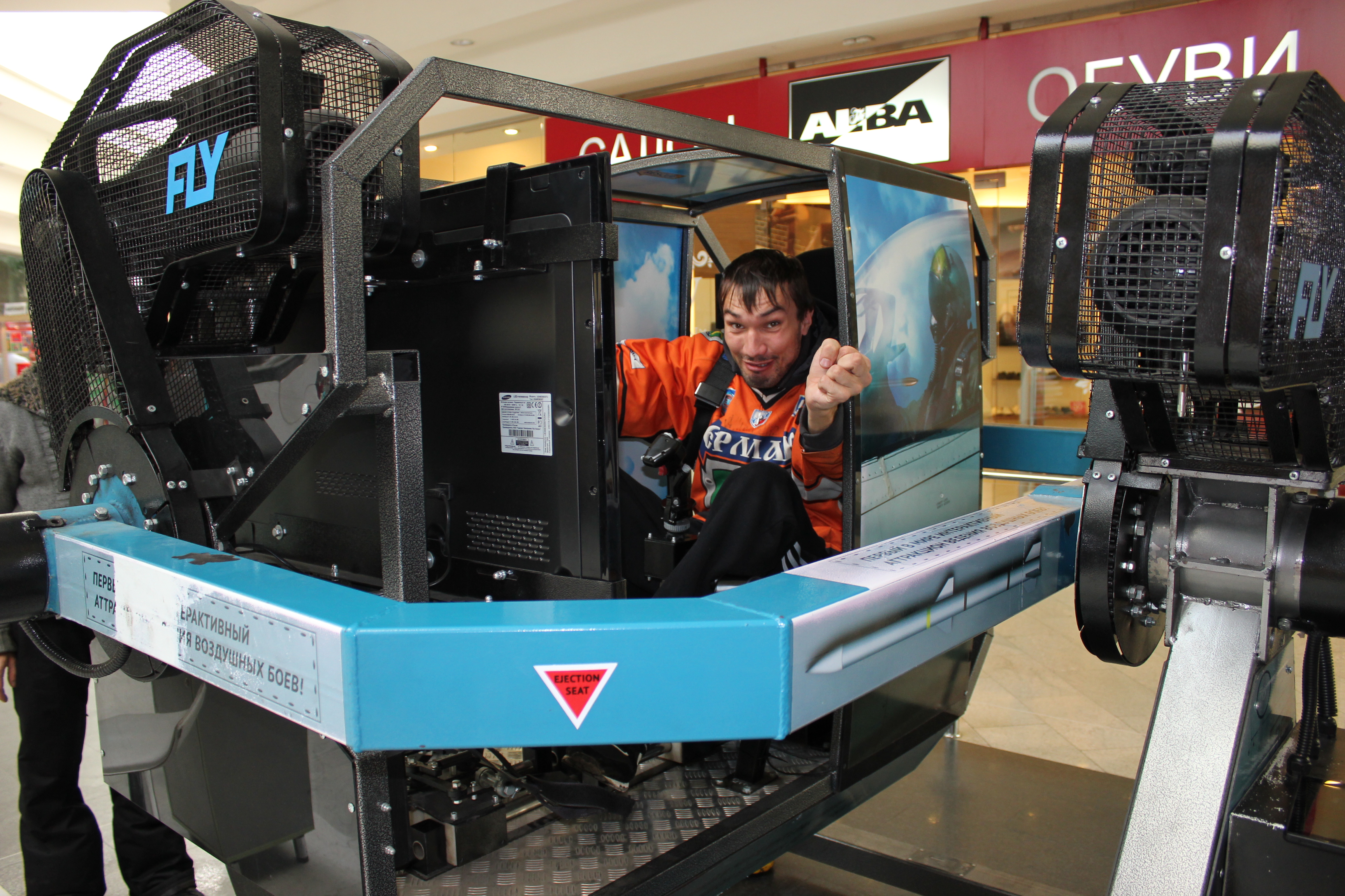 Макс за штурвалом истребителя