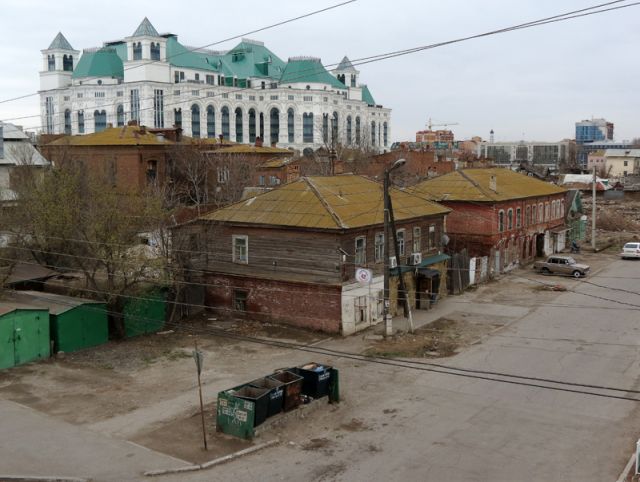 За кулисами