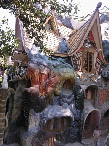 Crazy house, г.Далат