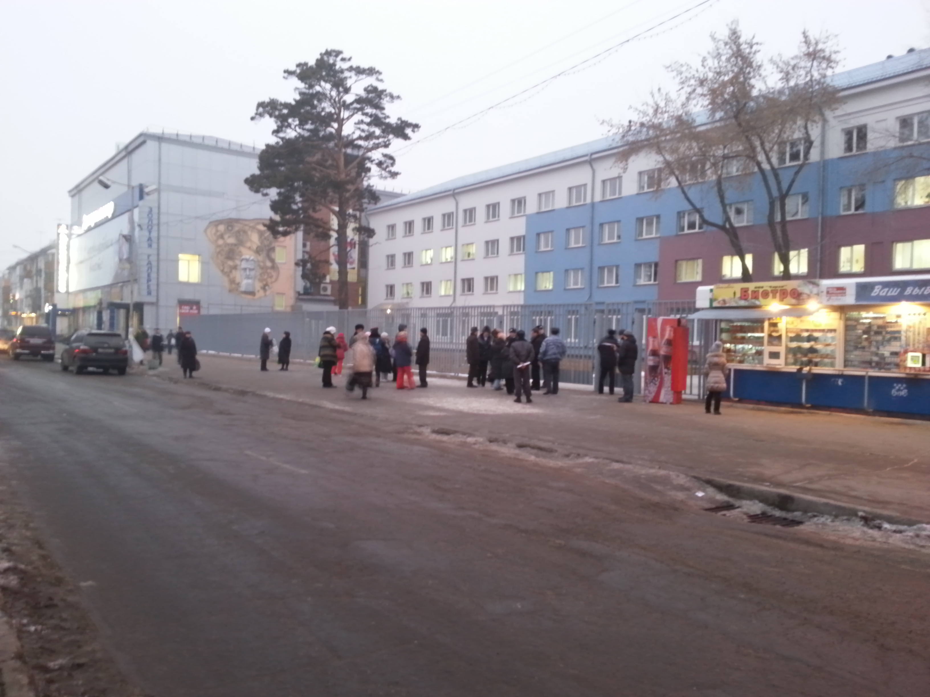 митингуют есчо))))