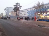 митингуют есчо))))