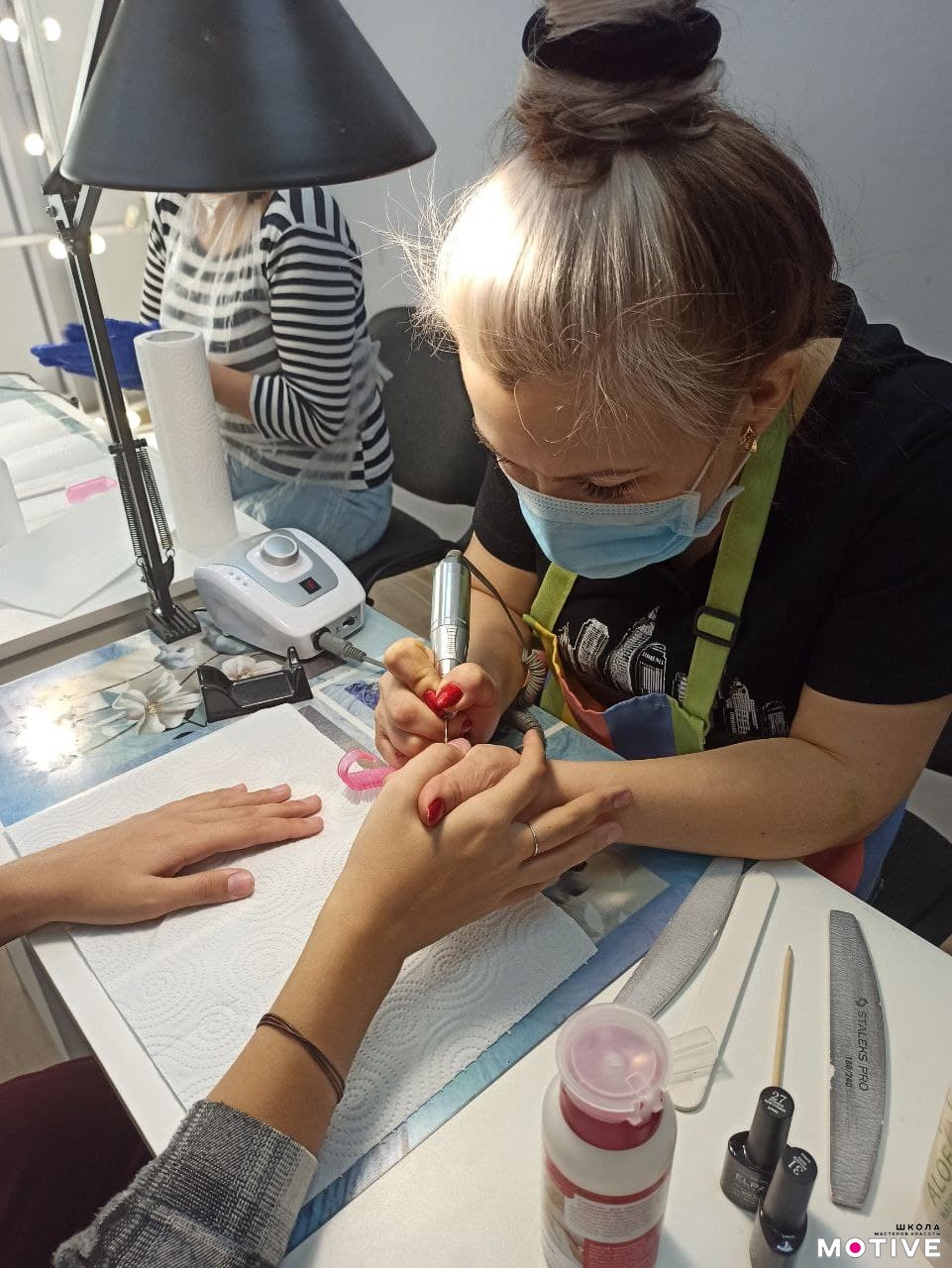 Обучение наращиванию ногтей