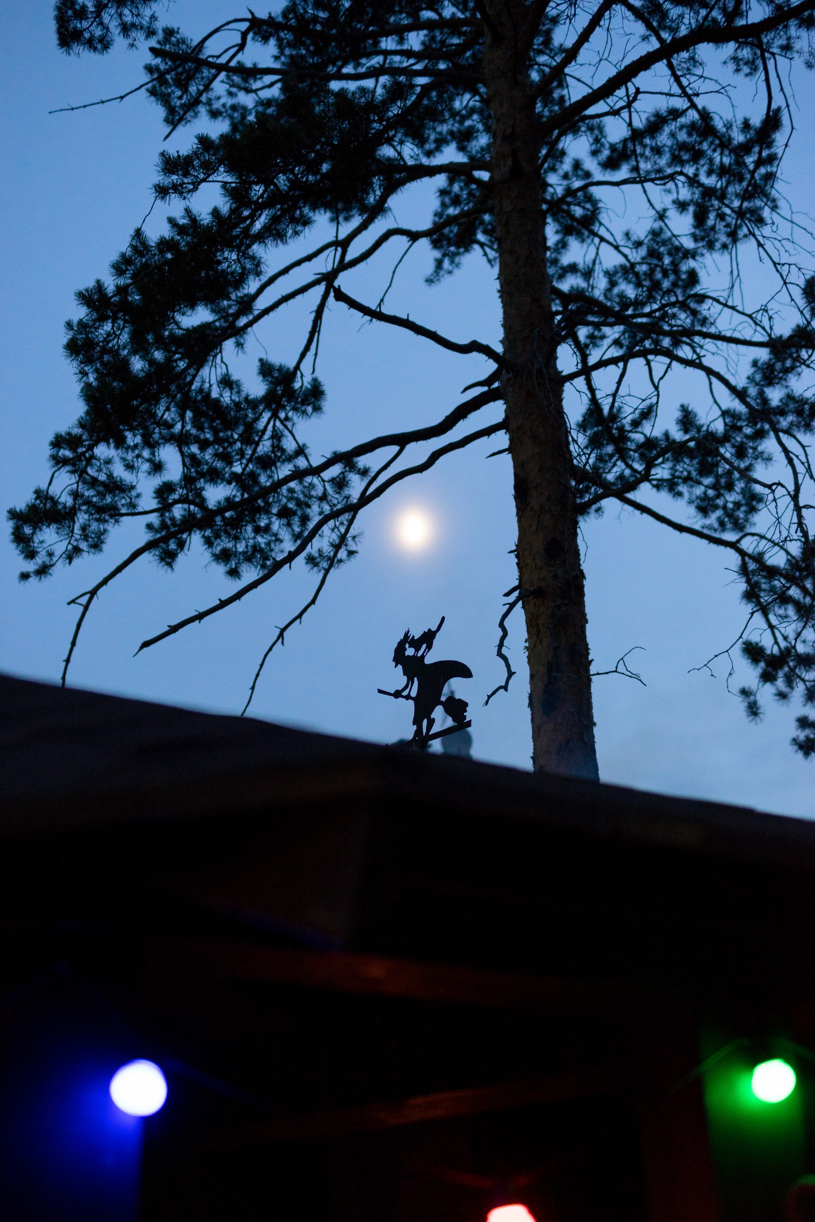 Верхом на помеле