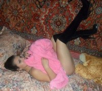 Девушка и ковер