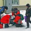 На снимке не видно, что мальчишки пытаются зажечь петарду