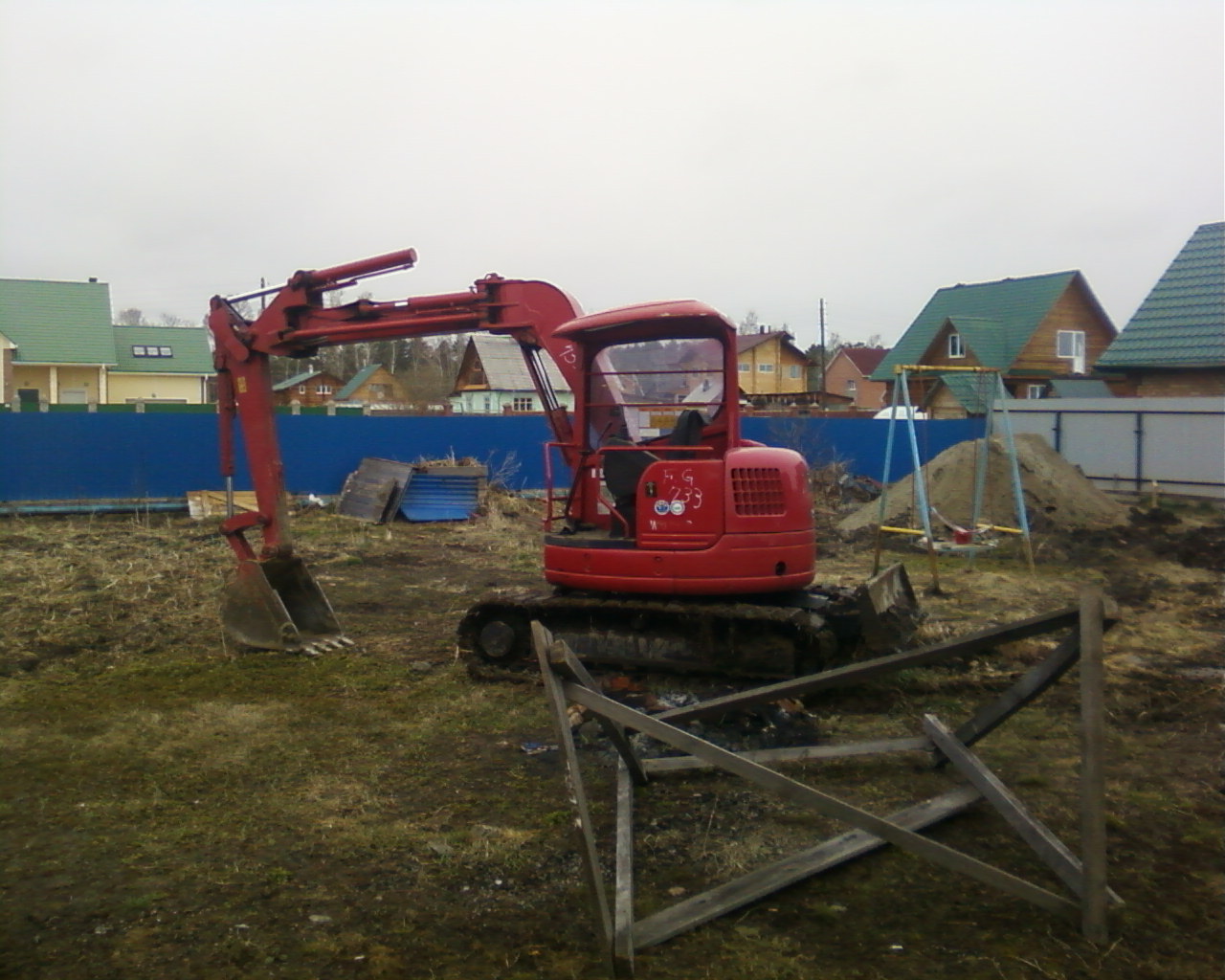 приезжал эскаватар  на работу