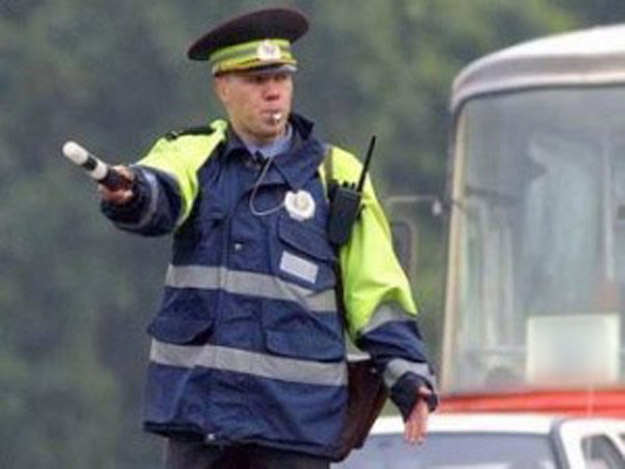 Когда вас останавливает инспектор ДПС, вспомните законы