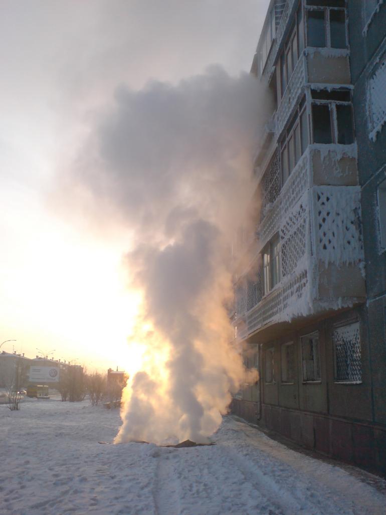 Гейзер под окнами дома