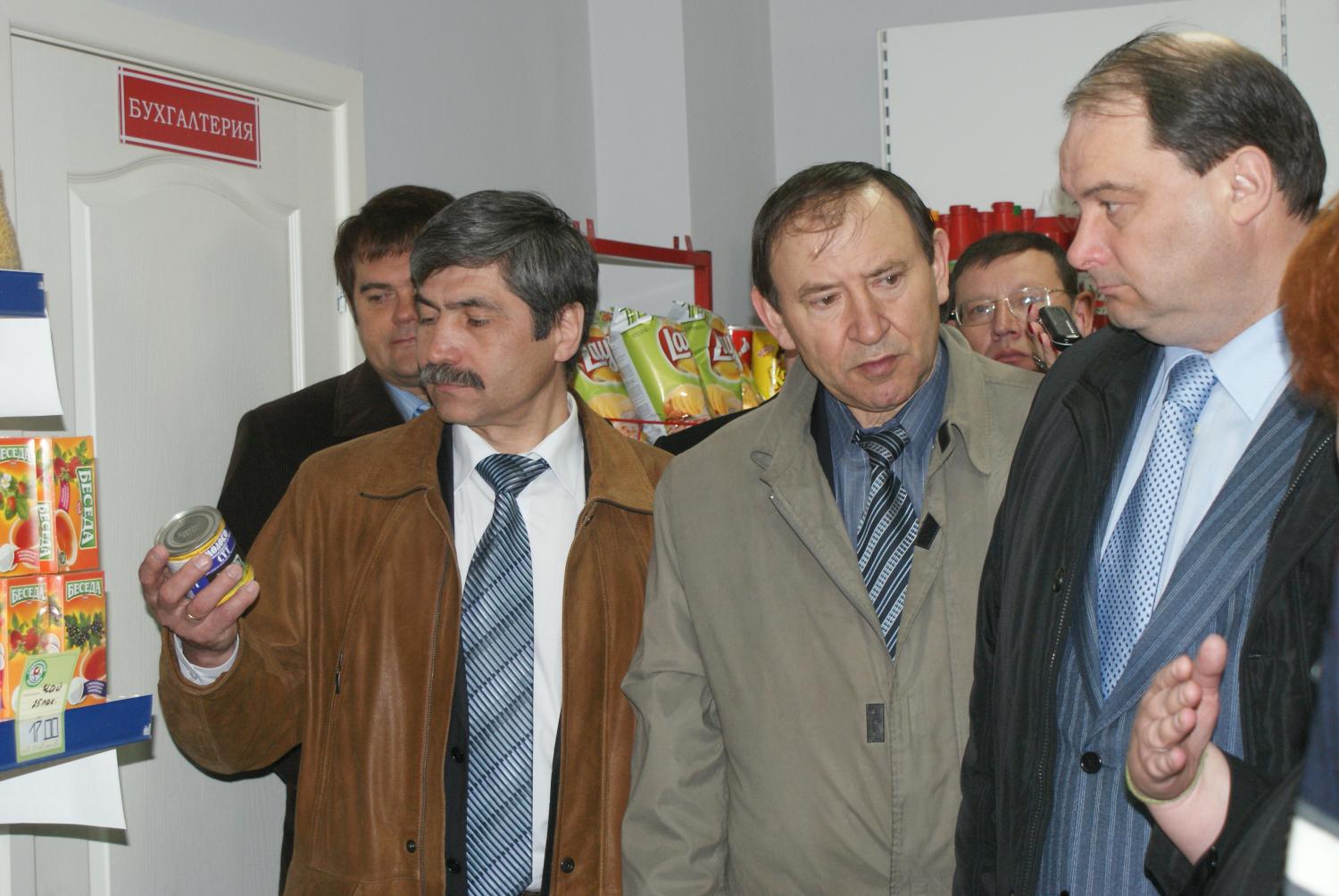 Игорь Есиповский посетил социальные магазины