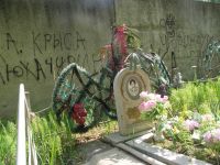 Граффити возле могил