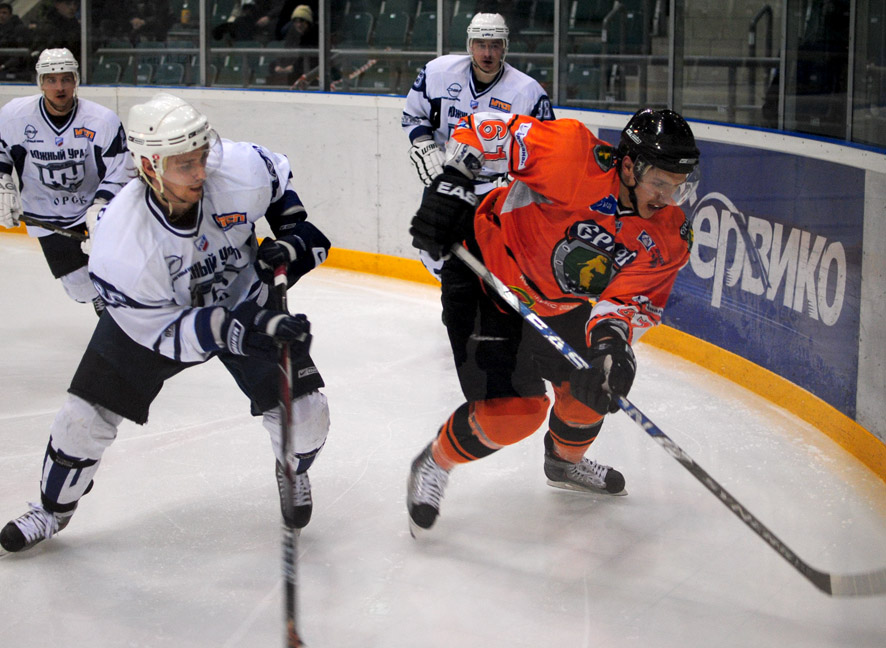 Втроем на одного