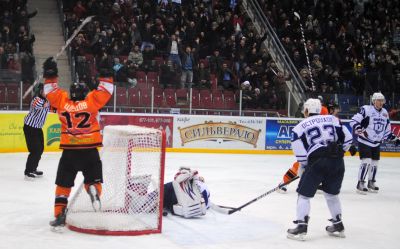 Гоооолллл! Первый гол в матче