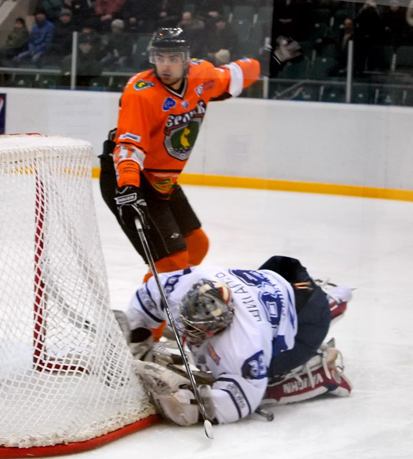 Какой вратарь прилипучий