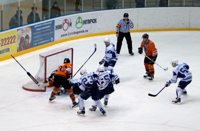 Даже клюшки летали Даже клюшки летали