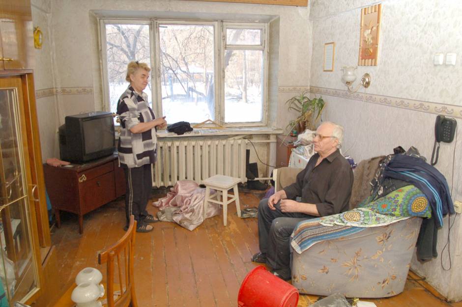 Супруги РЖЕНОВЫ, пострадавшие в пожаре 17 ноября, собирают чемоданы