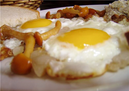 Яичница в грыбах или грыбы в яичнице