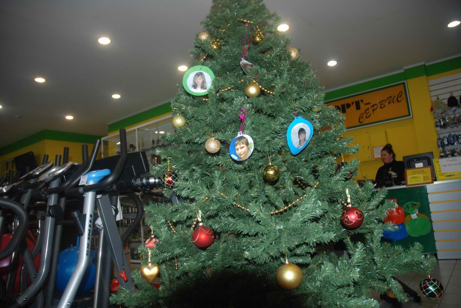 Жители Ангарска могут принять участие в новогодней благотворительной акции для детей-сирот