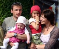 Лив и Рафаэль с детьми