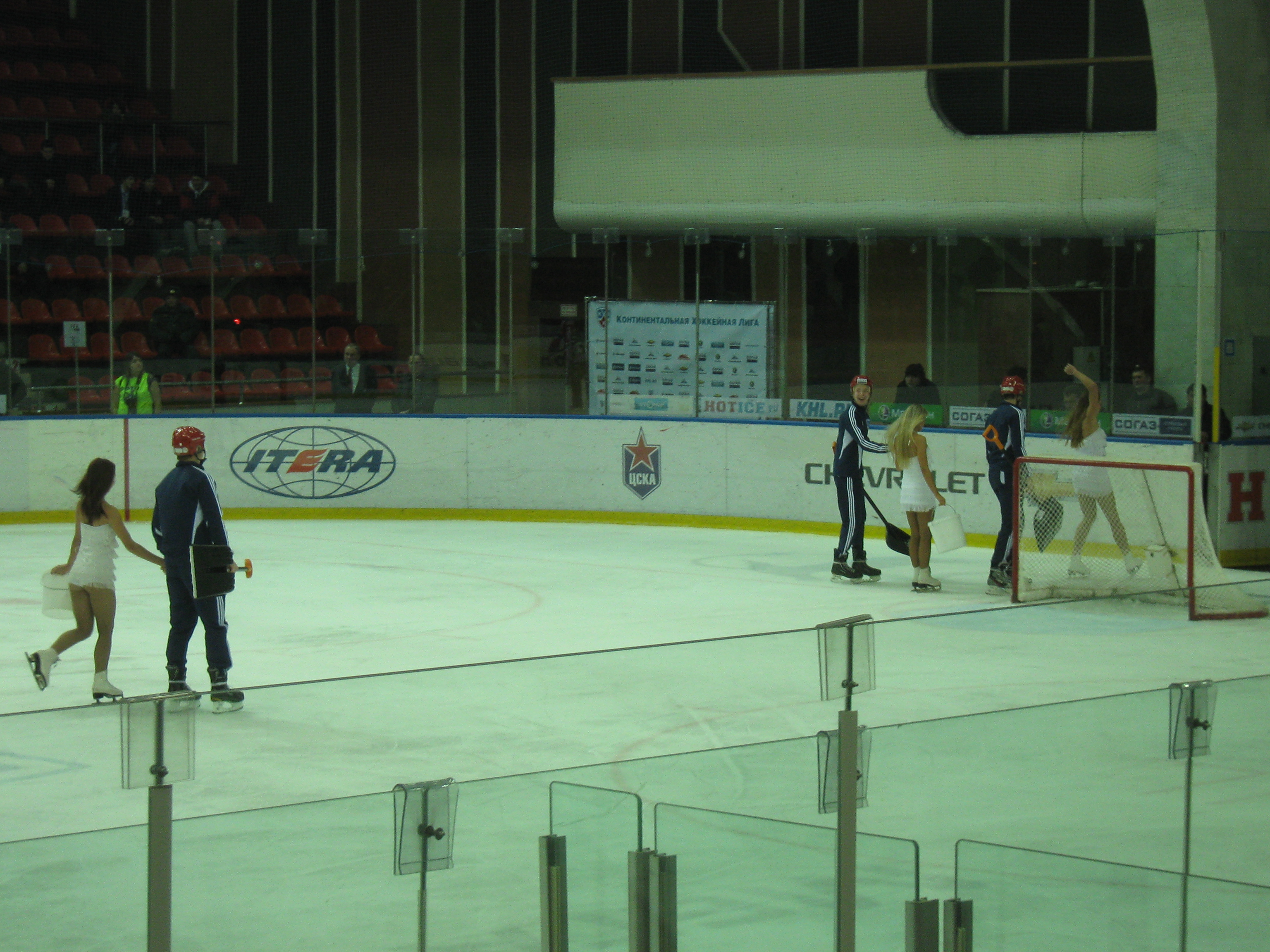 Кисы уходят)...