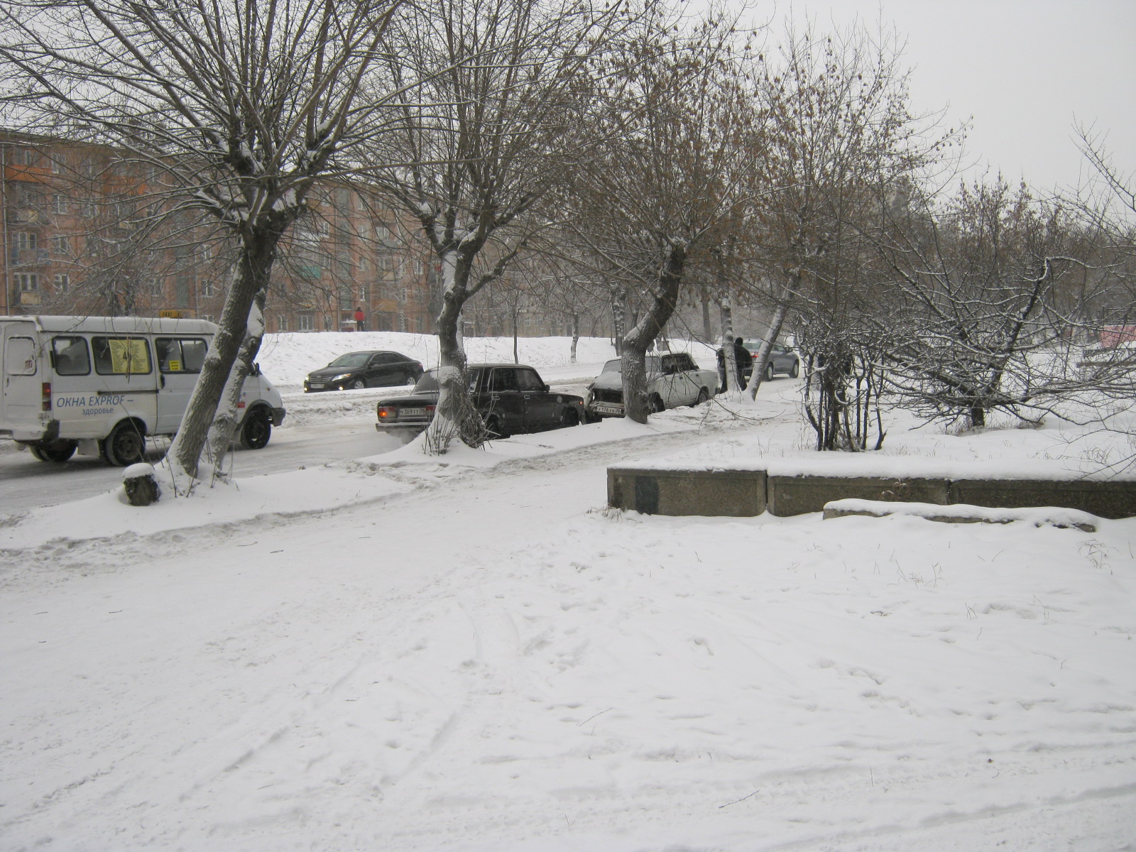 Авария напротив Звезды Востока Вт., 20 Декабрь 2011  12:17:50