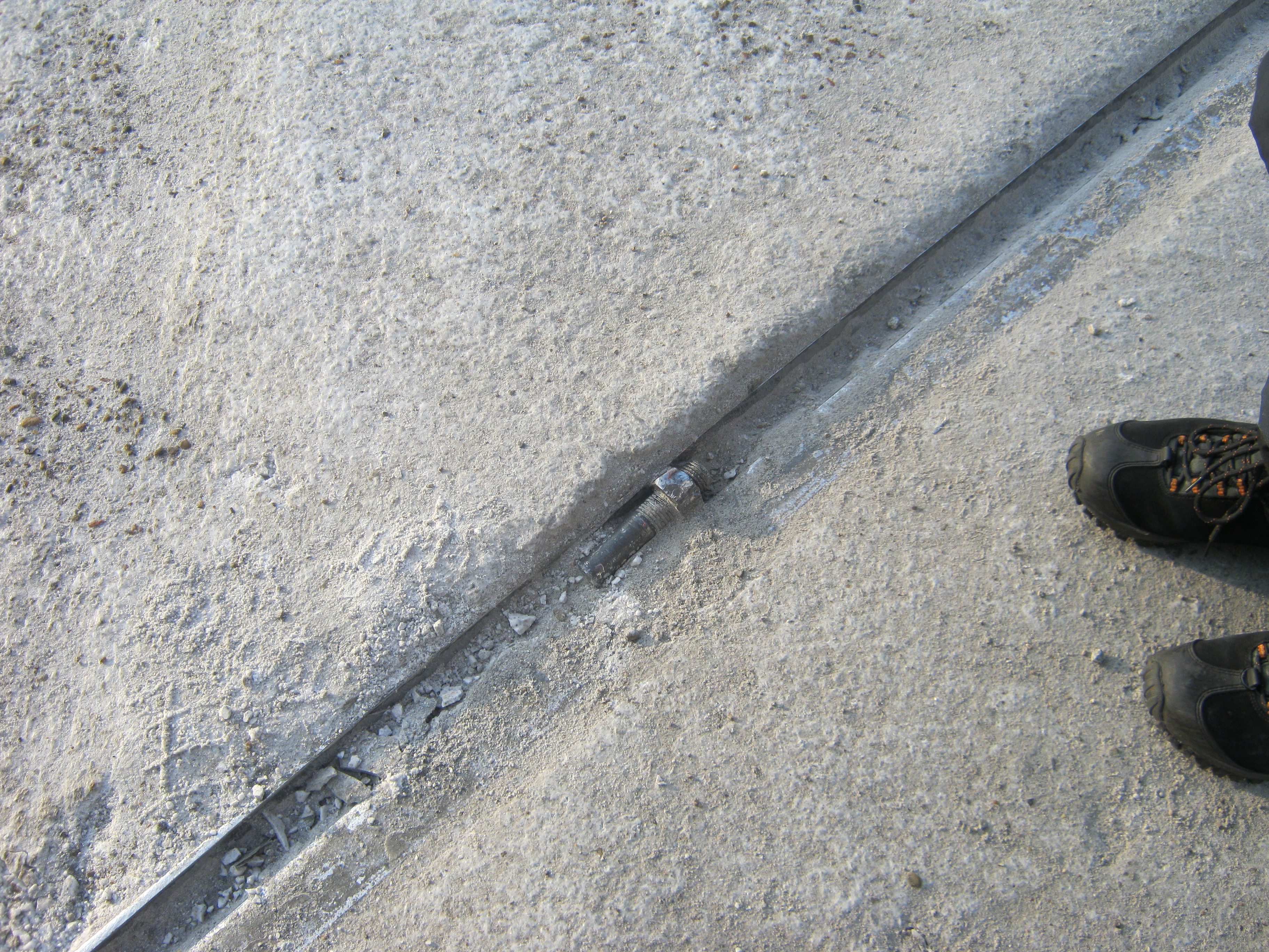 Злополучный болт на рельсах