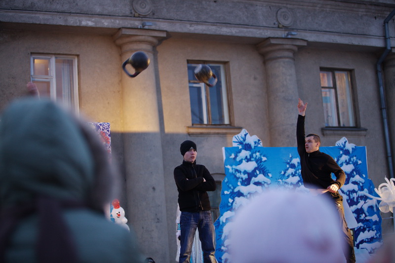 ОЙ! Гири летают)))