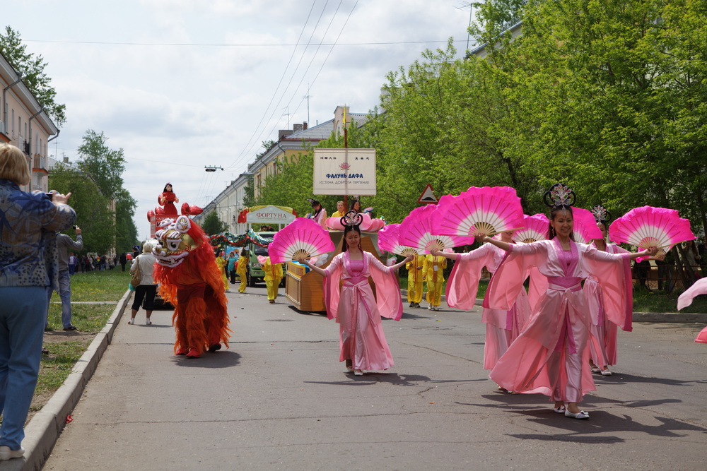 Колонна Фалунь Дафа