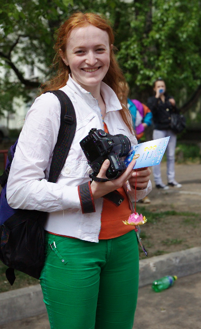 девушка с лотосом