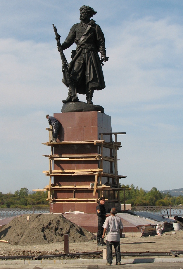 Новый памятник на нижней набережной Иркутска