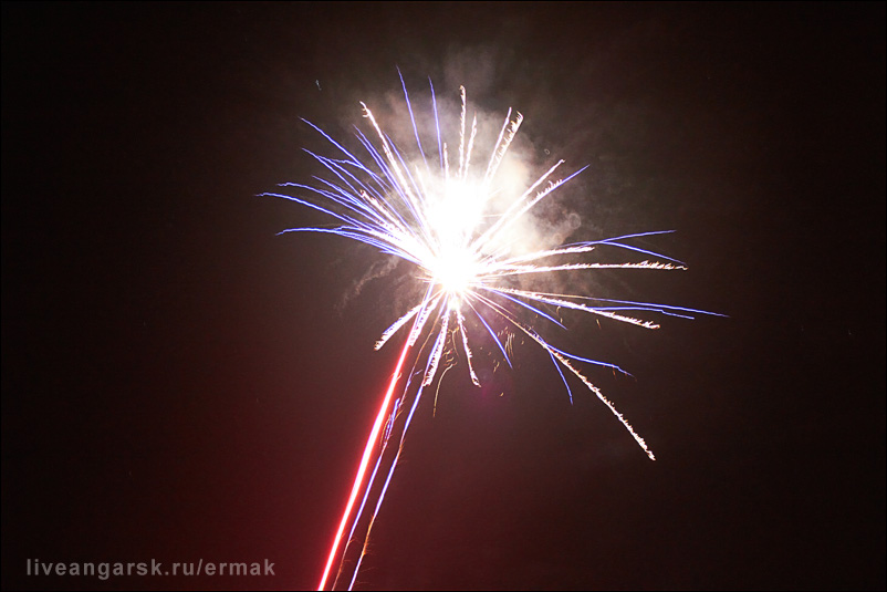 Фейерверк от болельщиков в честь открытия сезона