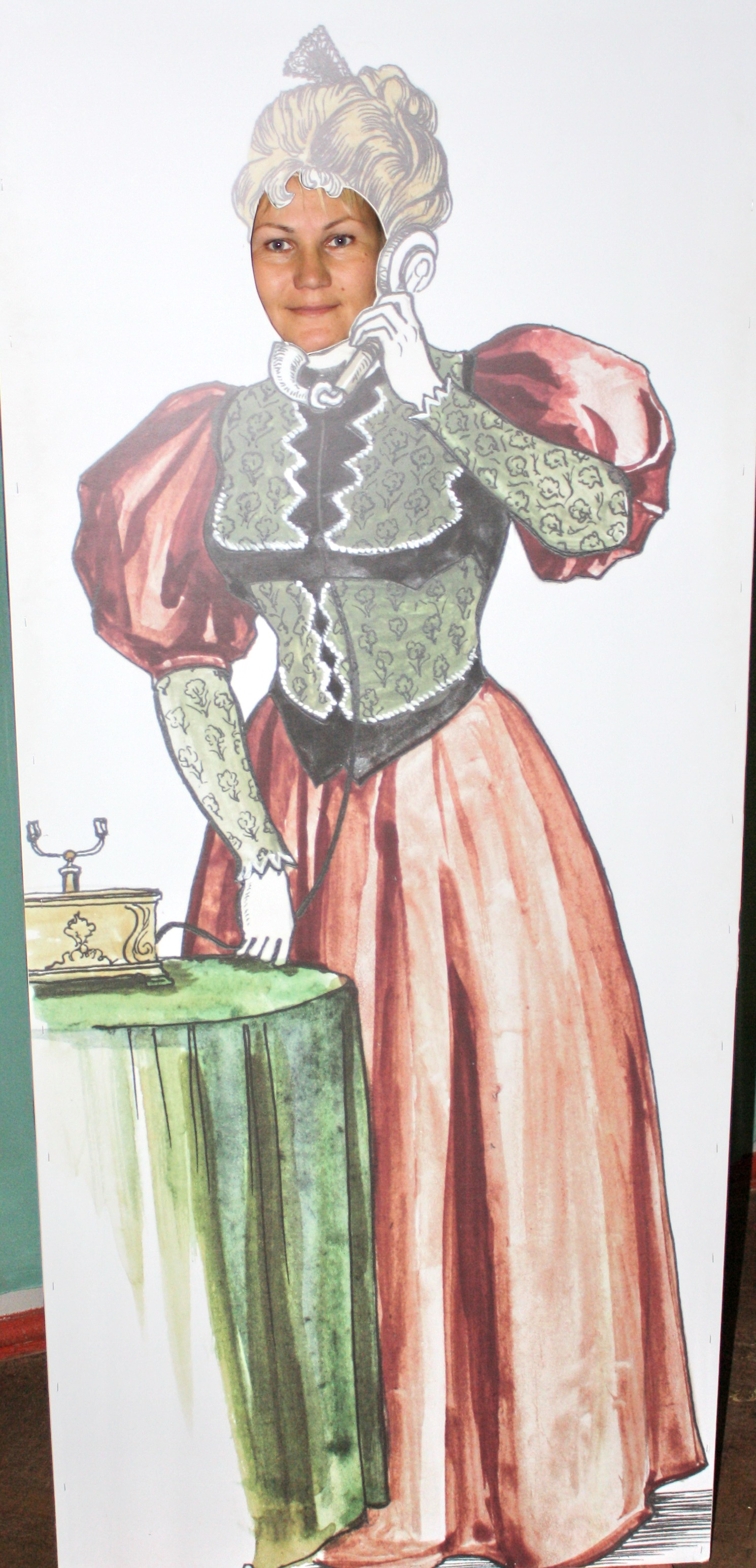 прикольные все-таки раньше наряды были