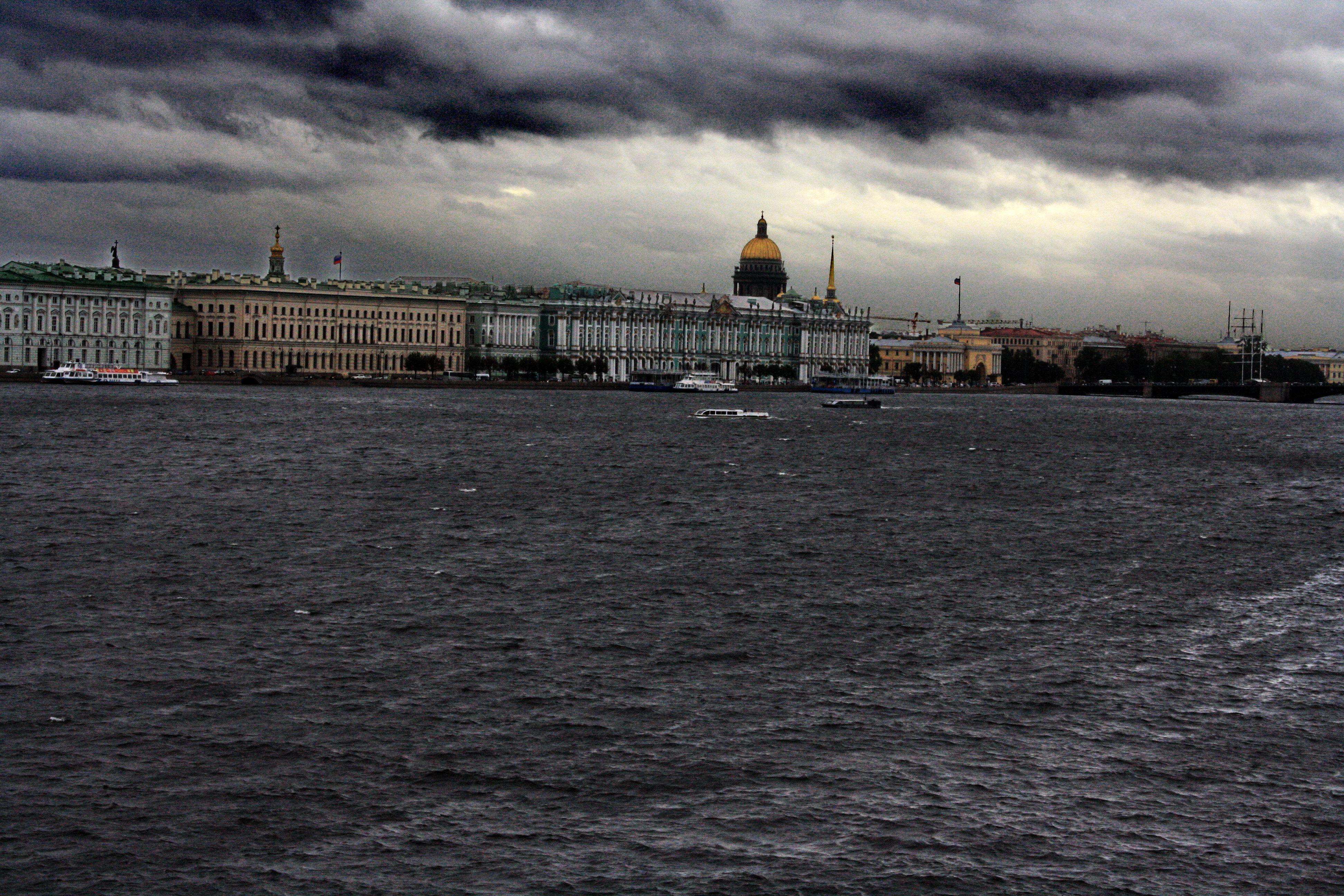 кажется, дождик собирается