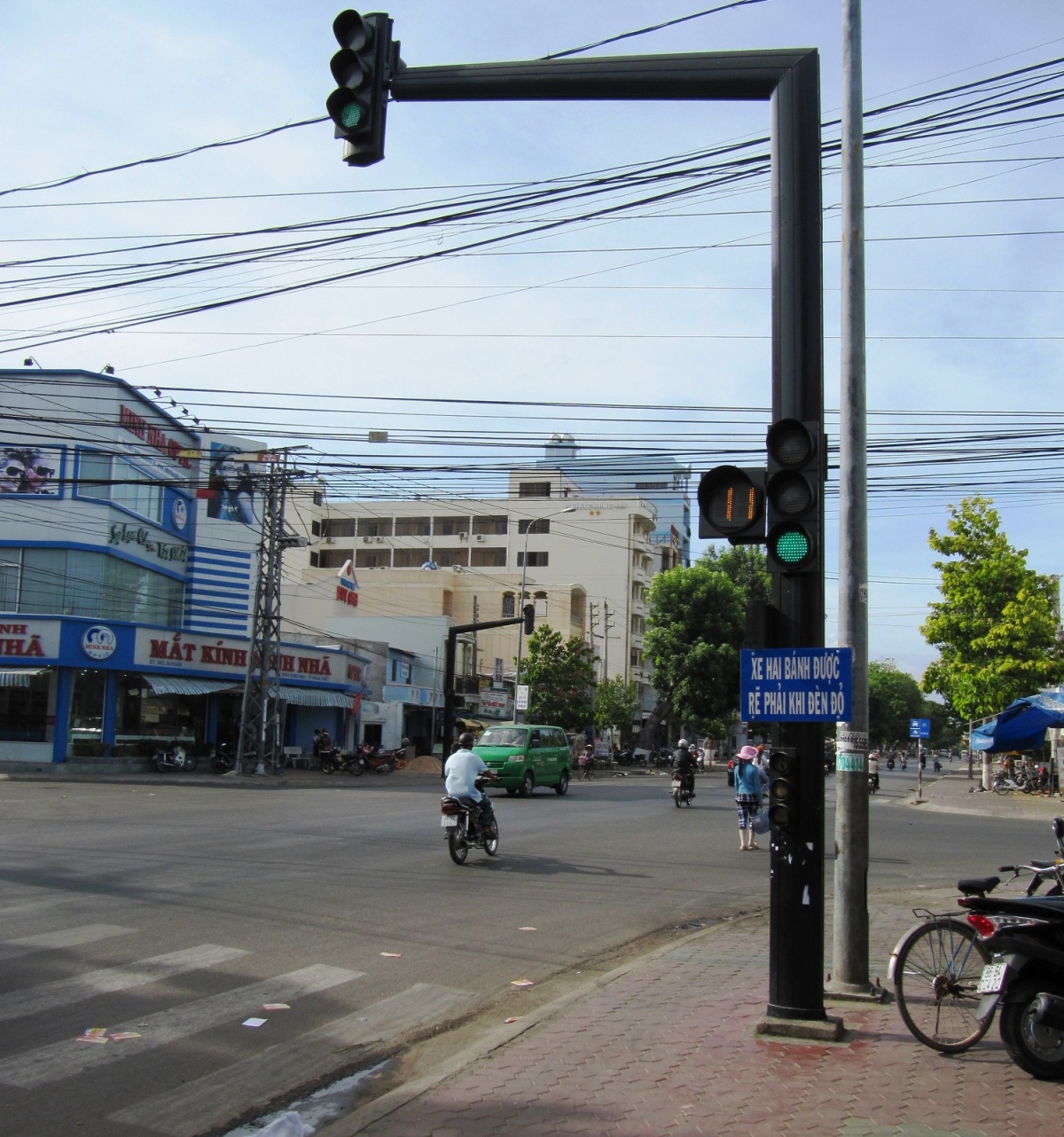 Светофоры в провинциях Вьетнама очень редки