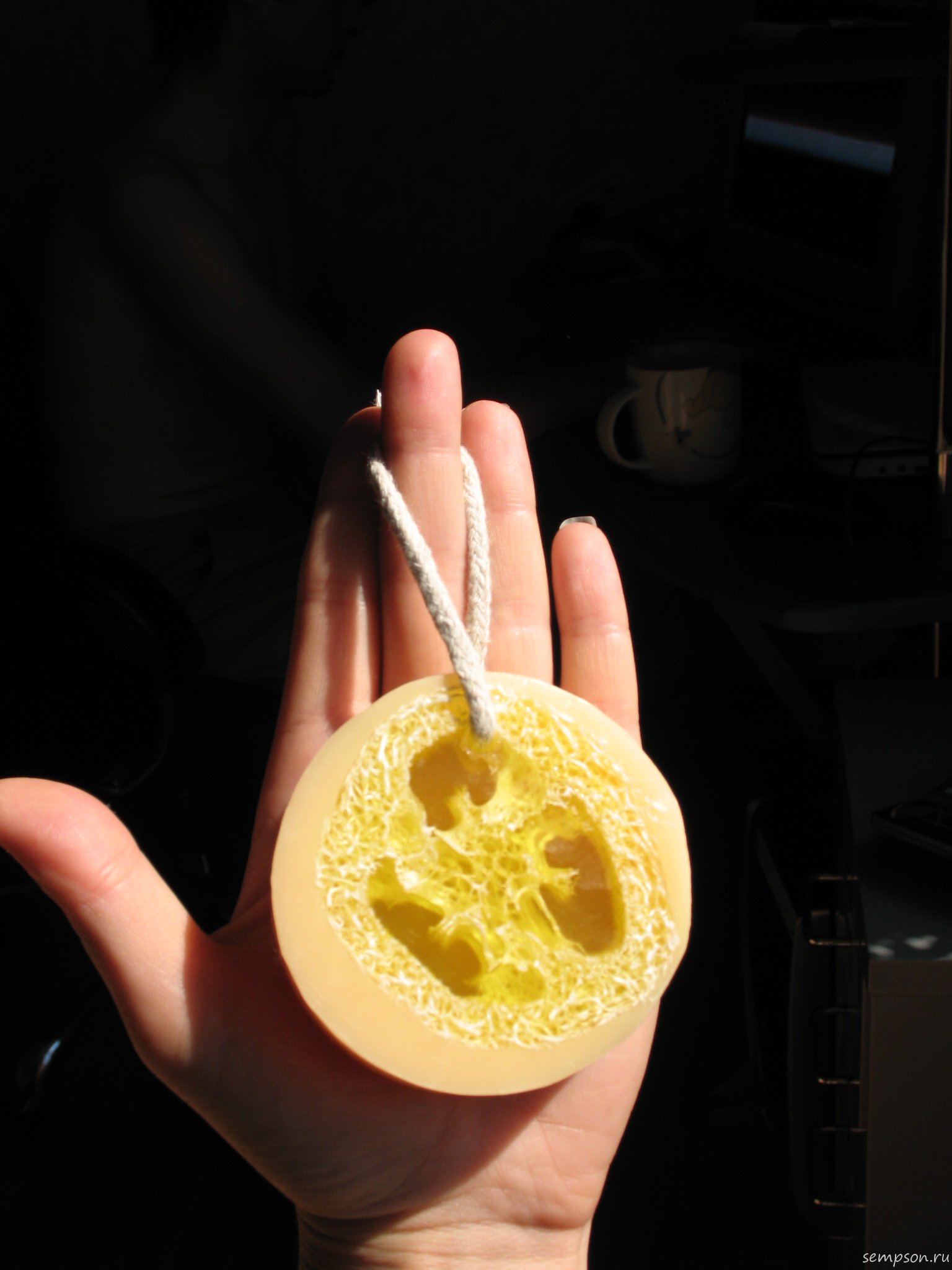 Лимонное с люфой на веревочке