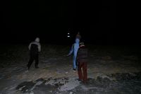 по лунному свету блуждаем посвистывая, но только оглядываться мы не должны...