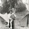 Июнь1978 Байкал, раннее утро, на руках у меня дочка моей сослуживицы Галины Рябошапка - Оксана