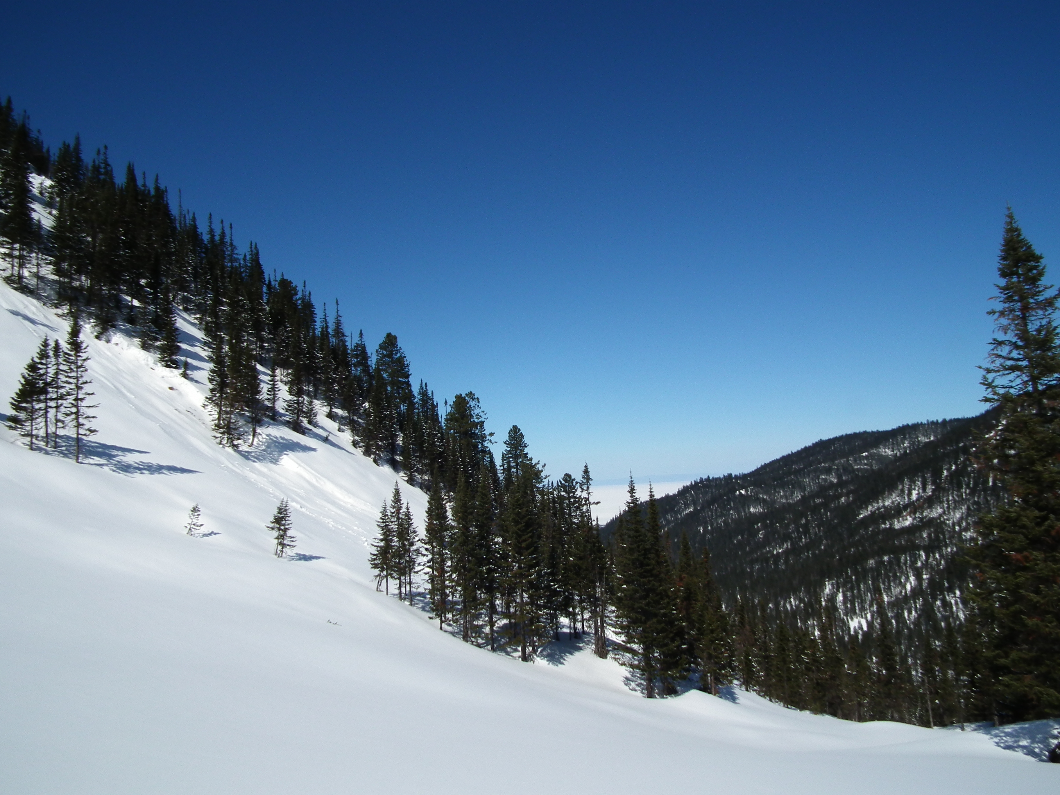 Вдали виден Байкал