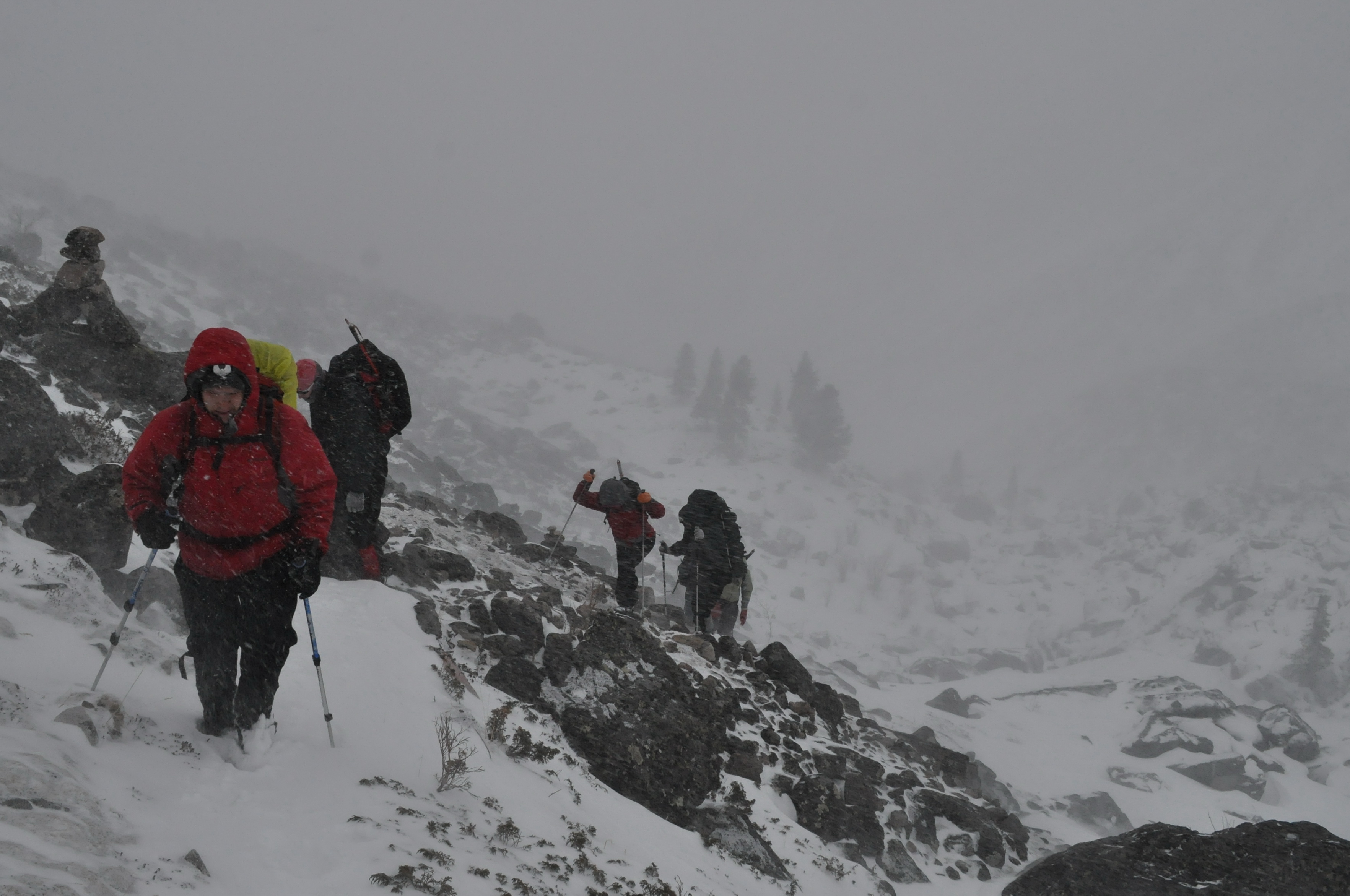 Очередная попытка подняться на вершину в непогоду