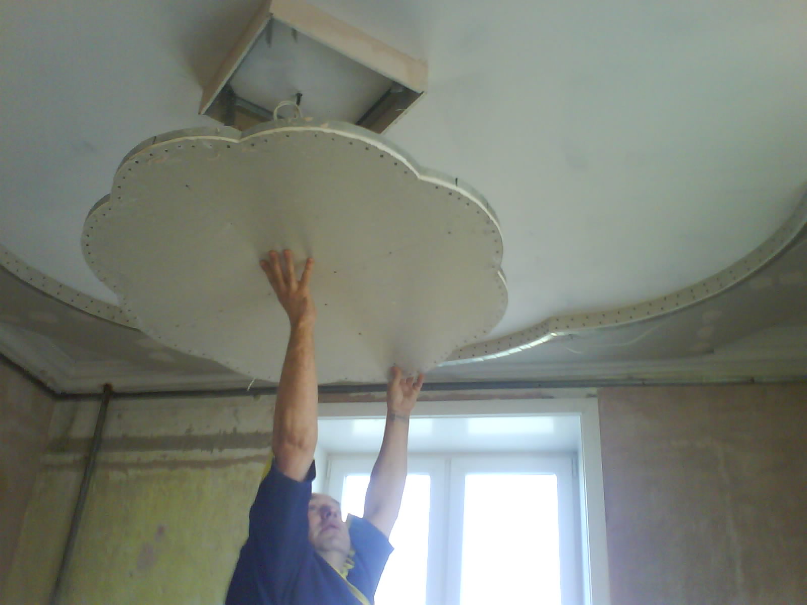 обвести светодиодами было бы красиво