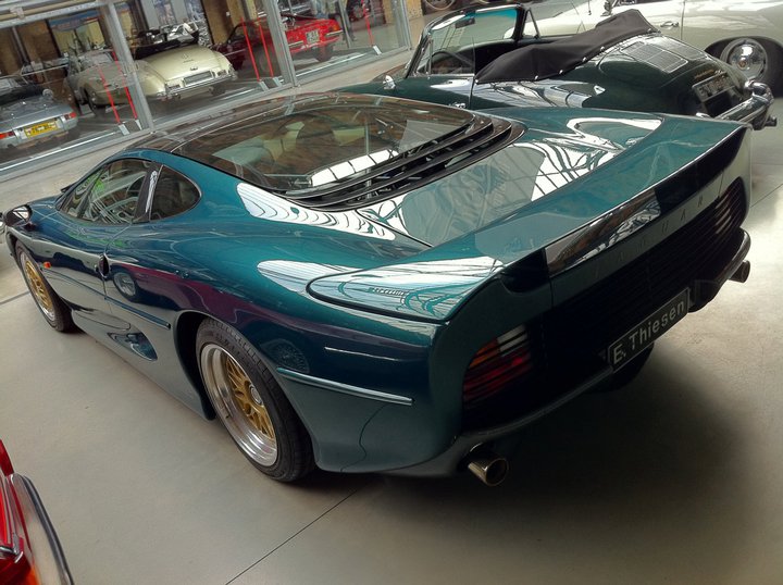 Jaguar XJ220