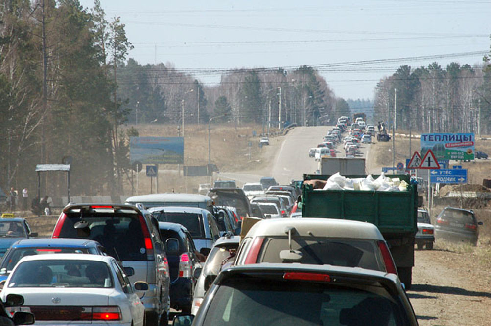 Пробка по дороге на кладбище начиналась аж от водохранилища