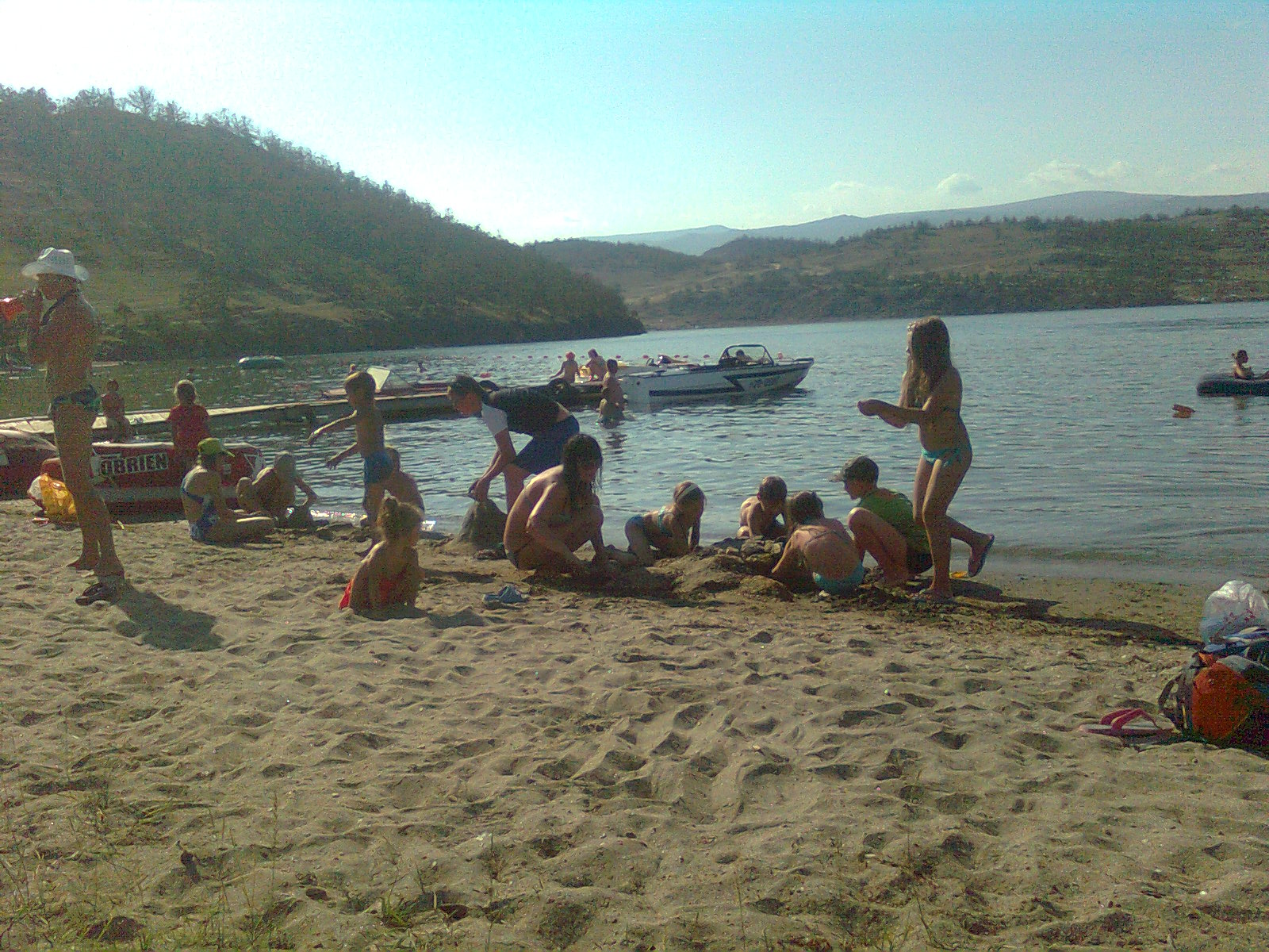 Конкурс замков из песка в бухте Радость 