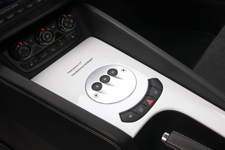 Новая кнопочная коробка в ауди