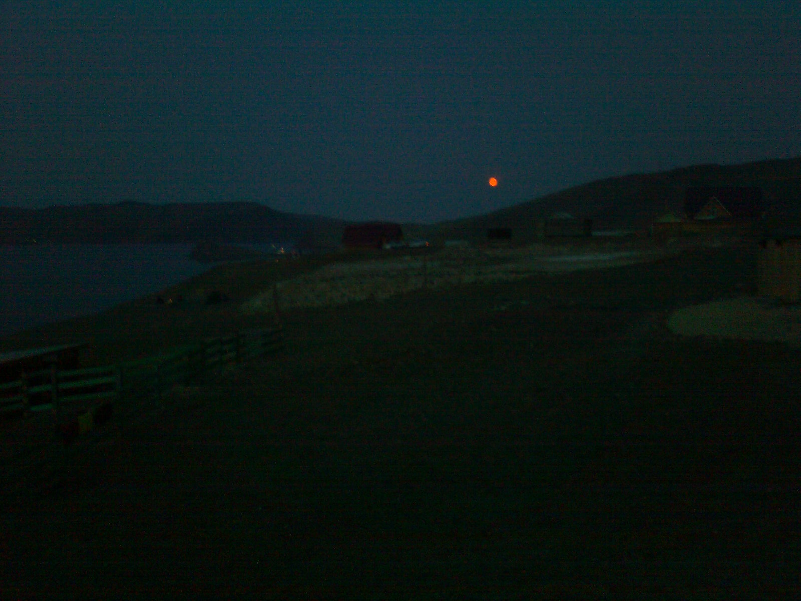 Кровавая луна над Ольхонским проливом 