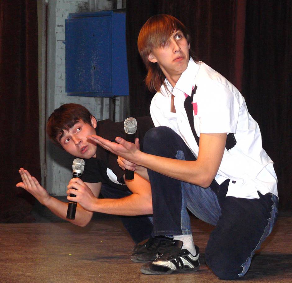 Слева направо: Михаил БИЧЁВИН и Евгений АБРАМЕНКО из команды “Светлана Ивановна”, прошедшей в полуфинал