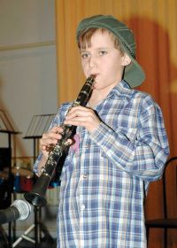 «Ангарский хулиган» Виталий Ладик стёкла не бьёт. Он на кларнете играет