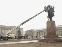 Моют Ленина... :)