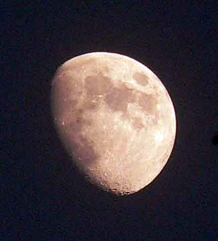 Нам до Луны  всего 384400 километров