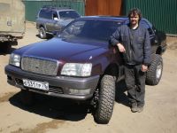 комфортный внедорожник на базе "Тойоты Краун Маджеста"