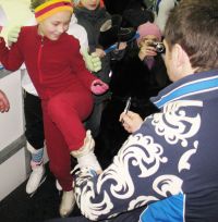 Мастер-класс Тихонова и Петровой - 5: Фигуристов просили расписаться даже на коньках!